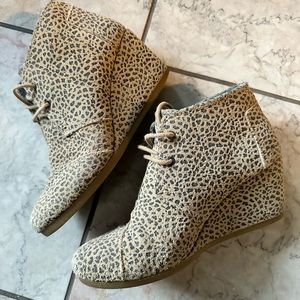 Toms Desert Wedge in cheetah! Size 7. Very gently worn!